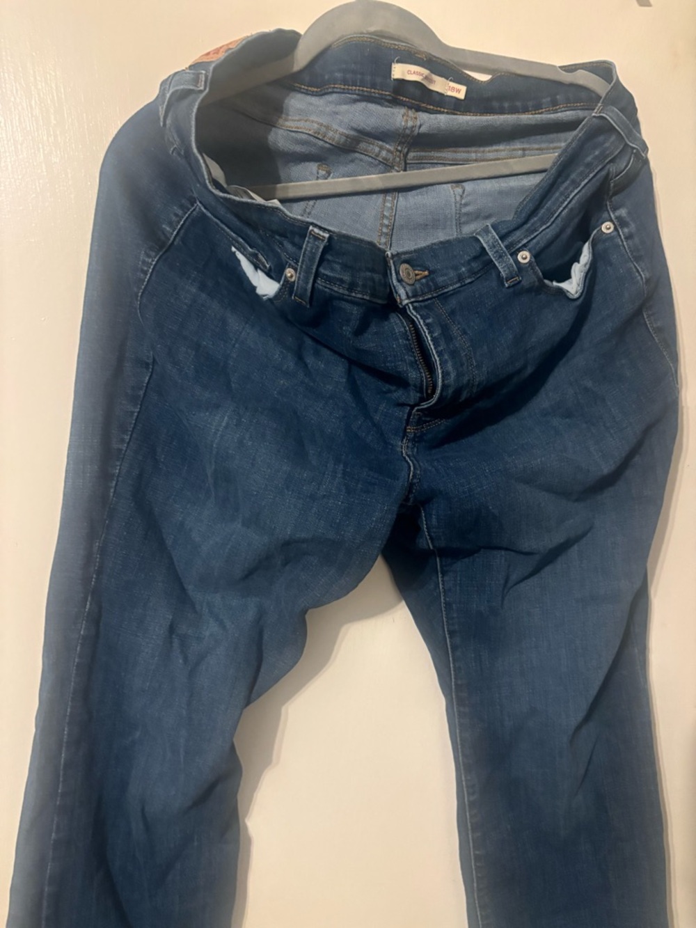 Women’s Levi  Boot Cut Jeans in Dark Blue - Classic Everyday Style